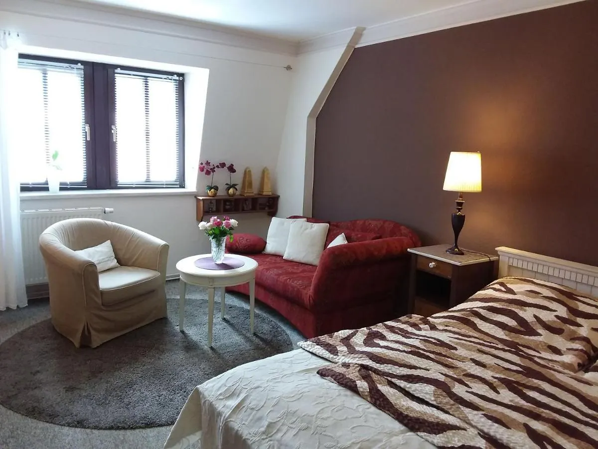 City-Ferienwohnungen-Dresden&Cottage im Garten - zentral in der Neustadt Louisenstrasse