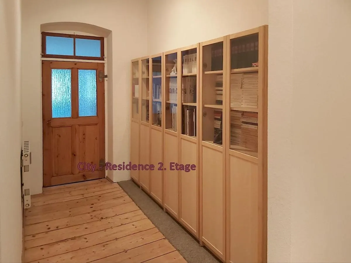 Apartment City-Ferienwohnungen-Dresden&Cottage im Garten - zentral in der Neustadt Louisenstrasse