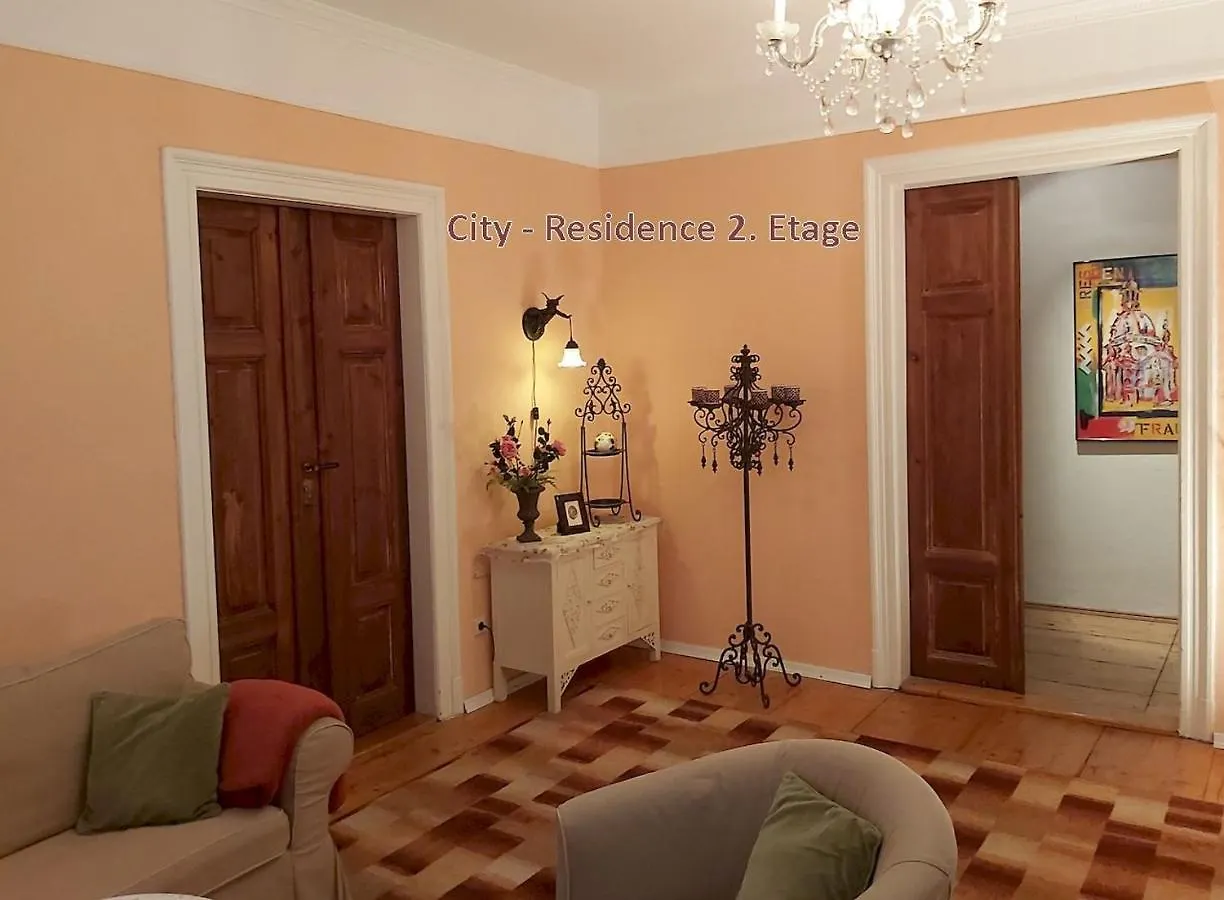 City-Ferienwohnungen-Dresden&Cottage im Garten - zentral in der Neustadt Louisenstrasse