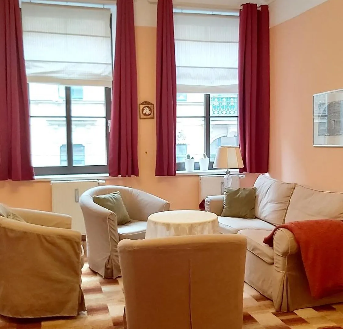 Apartment City-Ferienwohnungen-Dresden&Cottage im Garten - zentral in der Neustadt Louisenstrasse